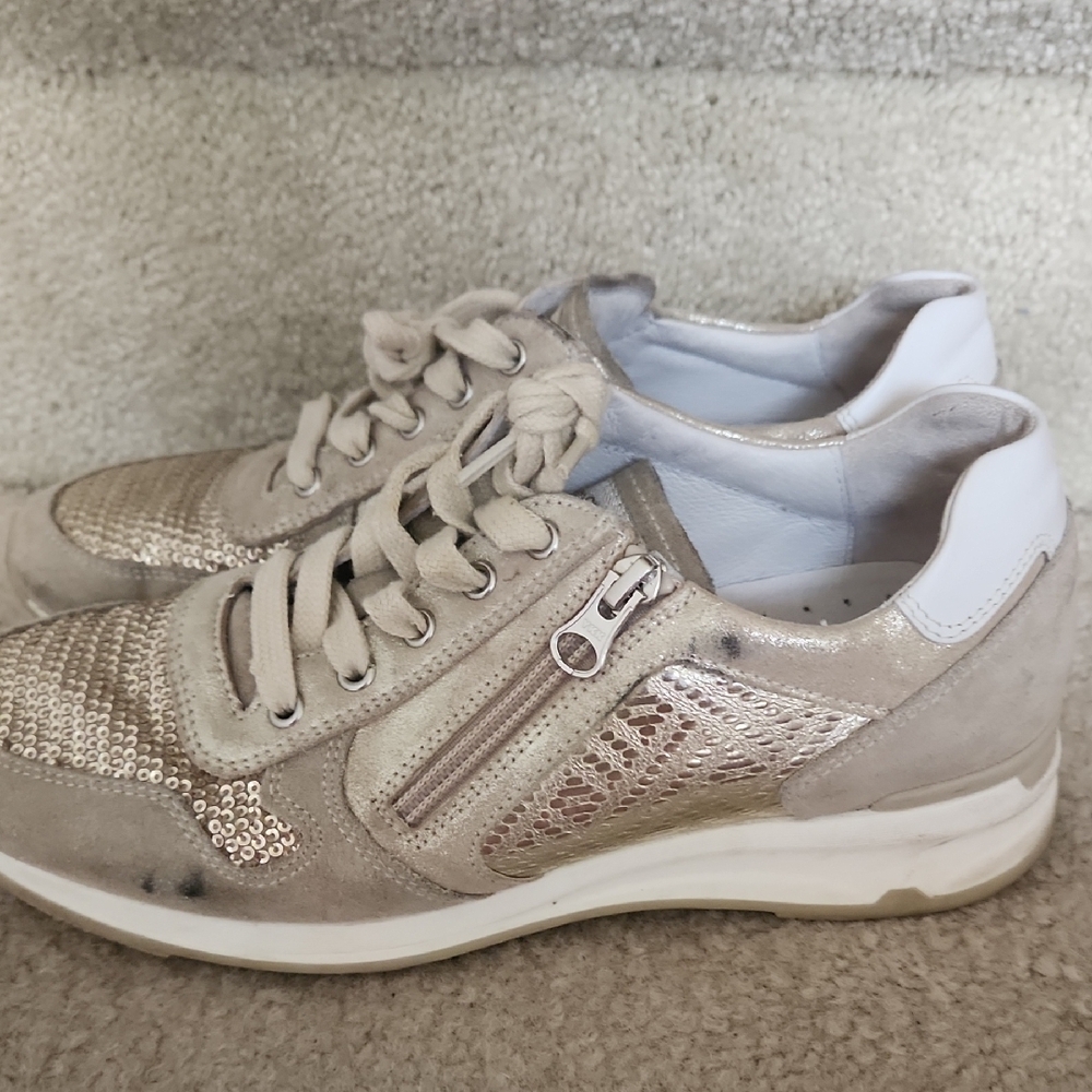 Nero Giardini Women's Beige and Gold Sneakers - Picture 2 of 5